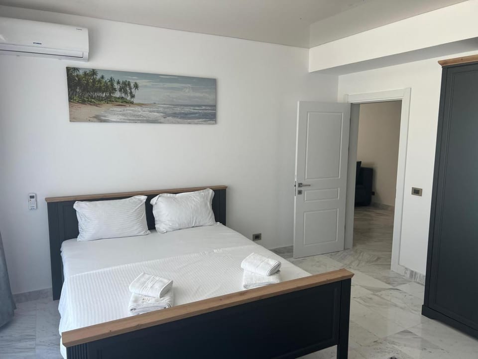 Bed, Photo of the whole room, Bedroom, towels, air conditioner