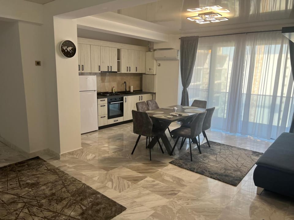 Kitchen or kitchenette, Living room, Seating area, Dining area, oven, stove
