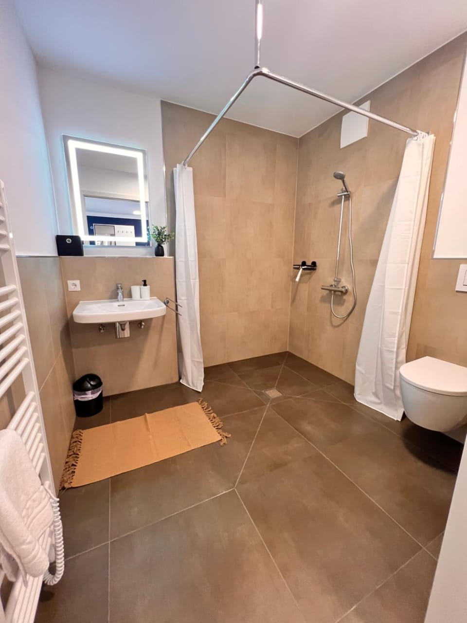 Shower, Toilet, Bathroom
