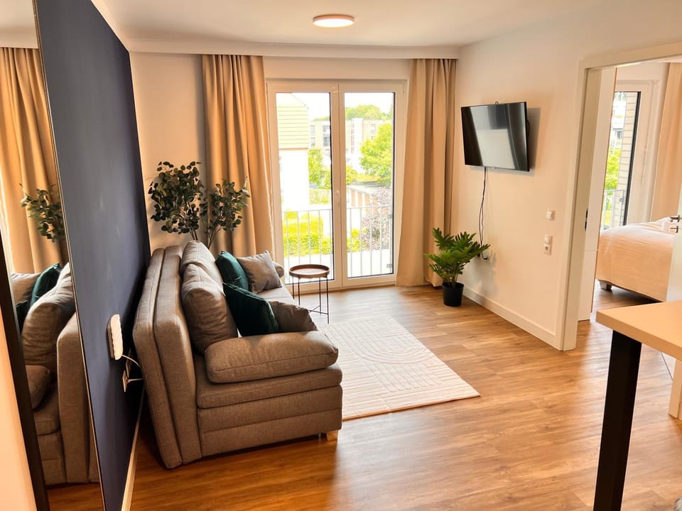 TV and multimedia, Living room, Seating area, Evening entertainment