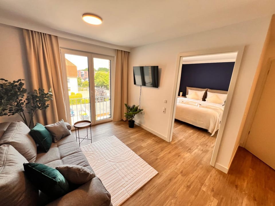 Bed, TV and multimedia, Living room, Photo of the whole room, Seating area, Bedroom
