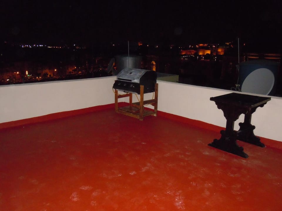 Night, BBQ facilities