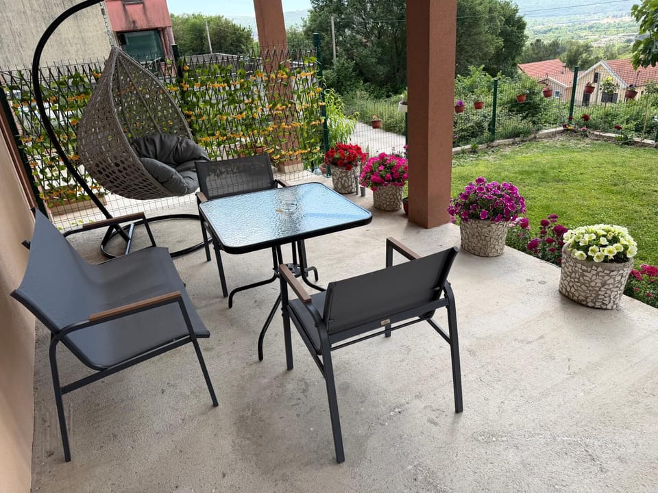 Patio, Spring, Day, Garden, View (from property/room), Balcony/Terrace, Seating area, Dining area, Garden view