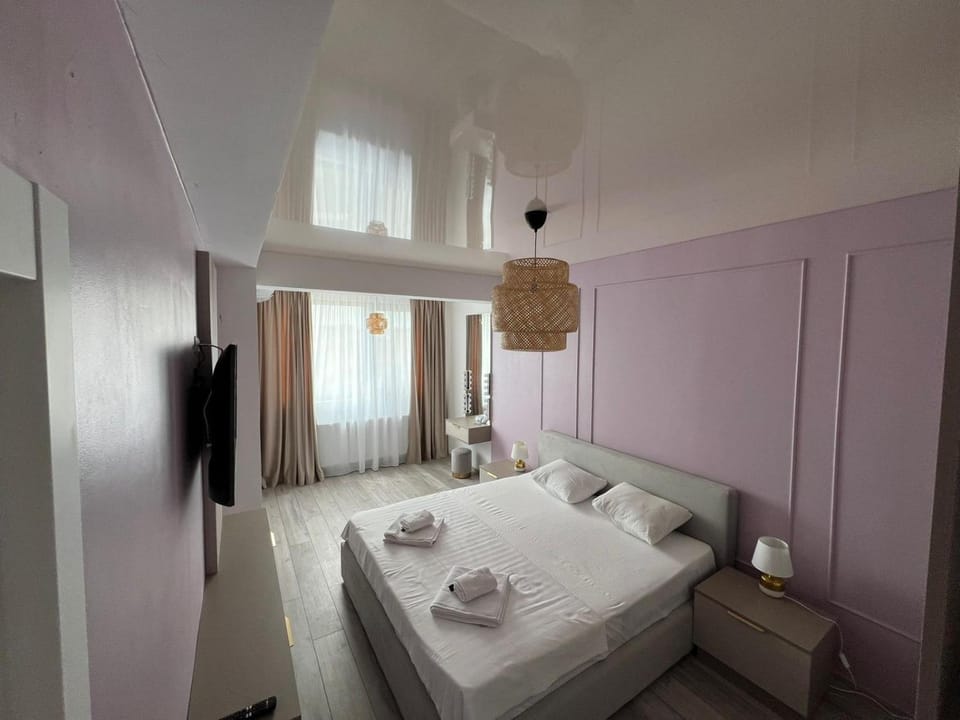 Bed, TV and multimedia, Photo of the whole room, Bedroom, towels, wardrobe