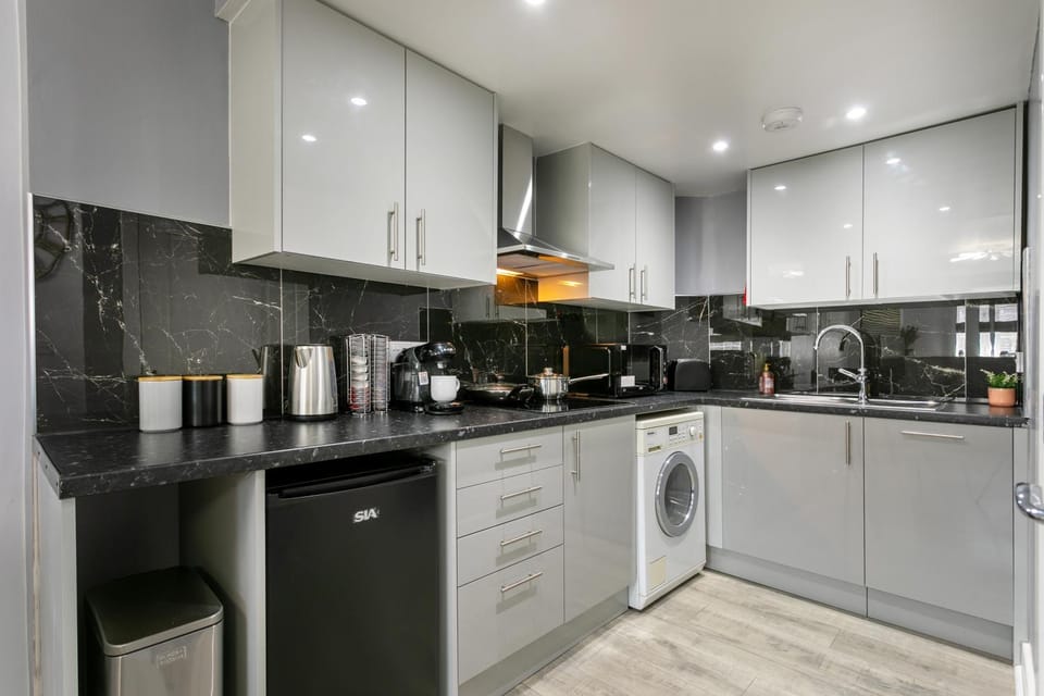 Coffee/tea facilities, Kitchen or kitchenette, dishwasher, oven, stove, toaster, washing machine, dryer