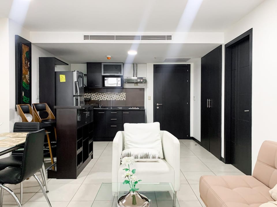 TV and multimedia, Kitchen or kitchenette, Living room, Seating area, Dining area, minibar, oven, pet friendly, stove