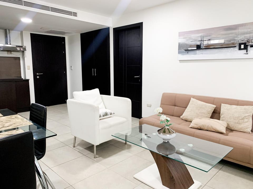 TV and multimedia, Kitchen or kitchenette, Living room, Seating area, air conditioner