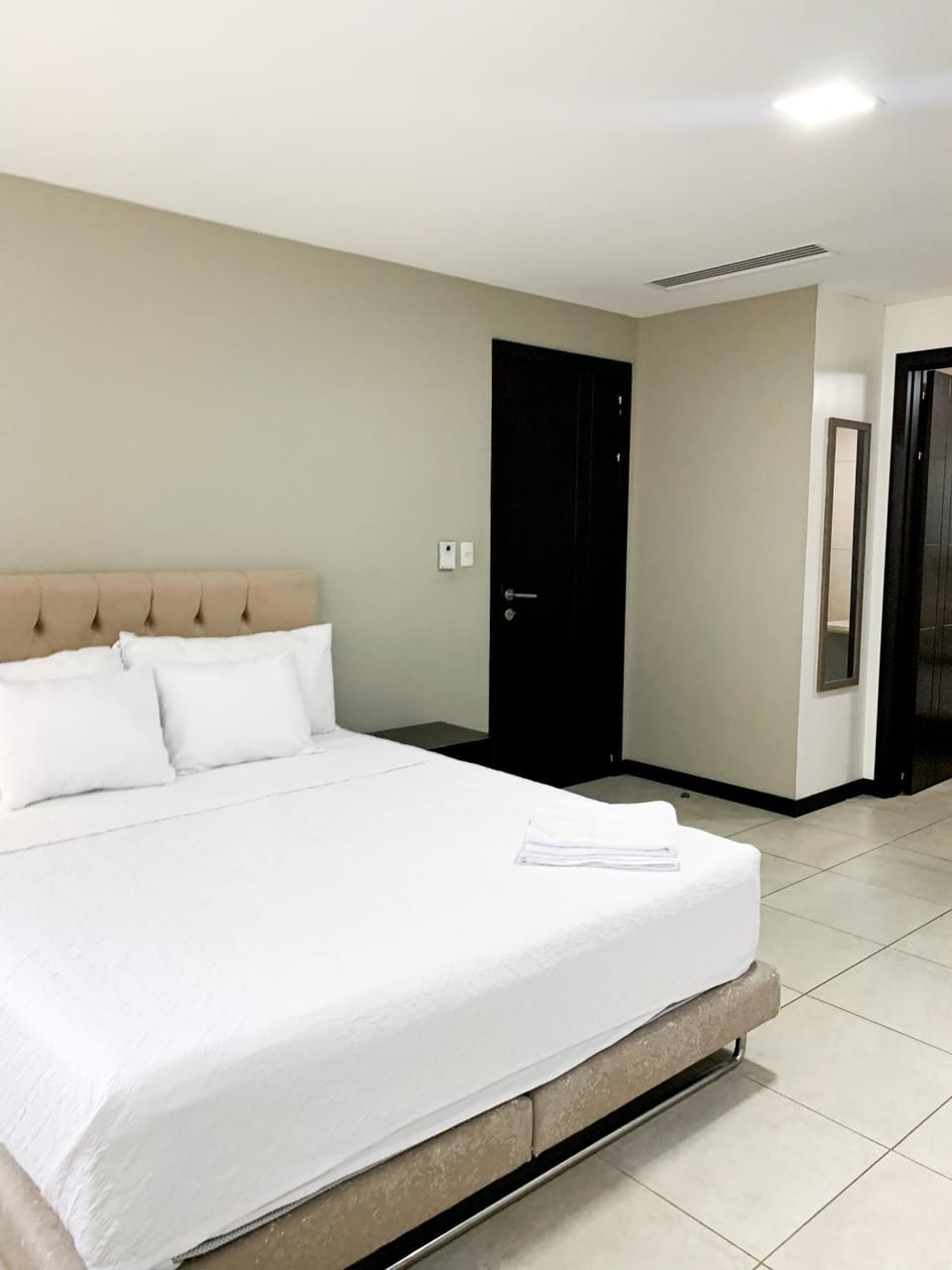 Bed, Photo of the whole room, Bedroom, wardrobe, air conditioner