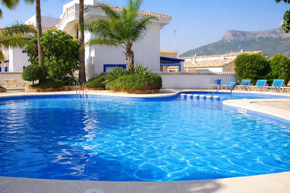 Property building, Day, Natural landscape, Mountain view, Pool view, Swimming pool, sunbed
