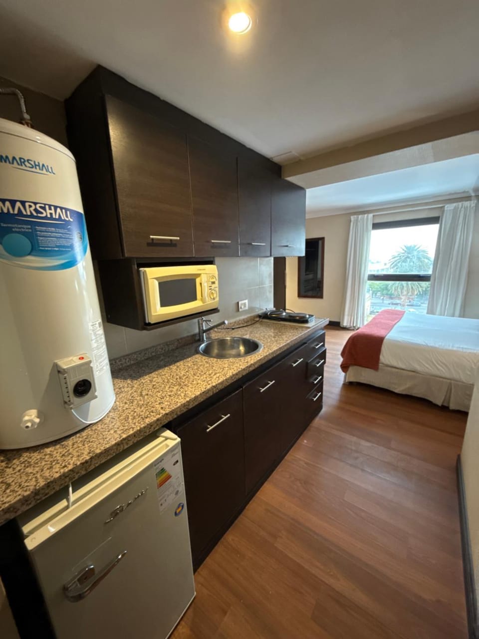 Bed, Kitchen or kitchenette, Photo of the whole room, Bedroom, stove