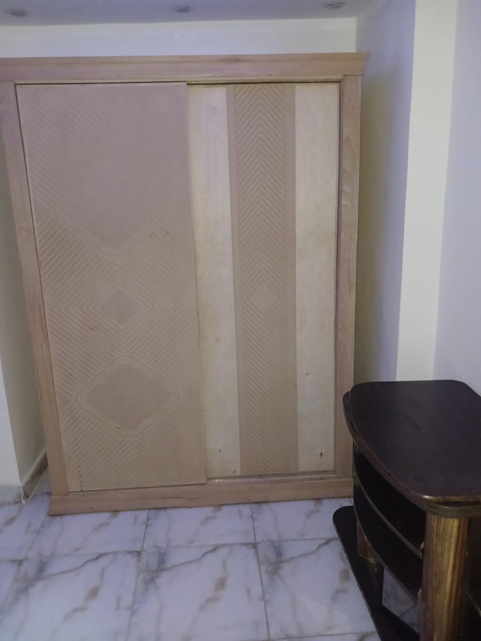 شقه فاخره مجهزه بالكامل مكيفه مع ثلاث غرف في وسط الاقصر Apartment in Luxor