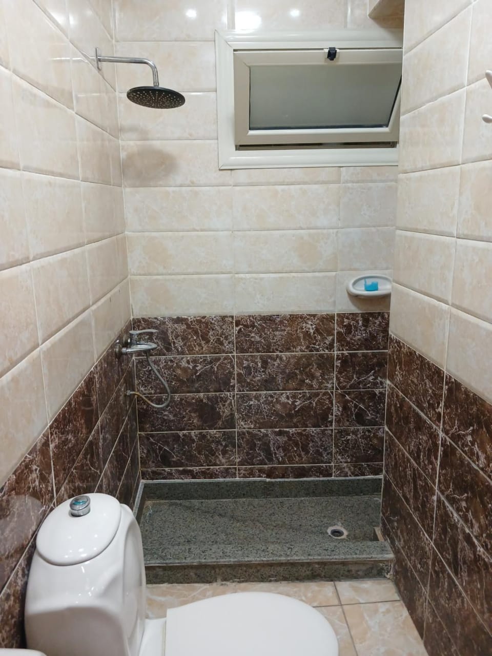 شقه فاخره مجهزه بالكامل مكيفه مع ثلاث غرف في وسط الاقصر Apartment in Luxor
