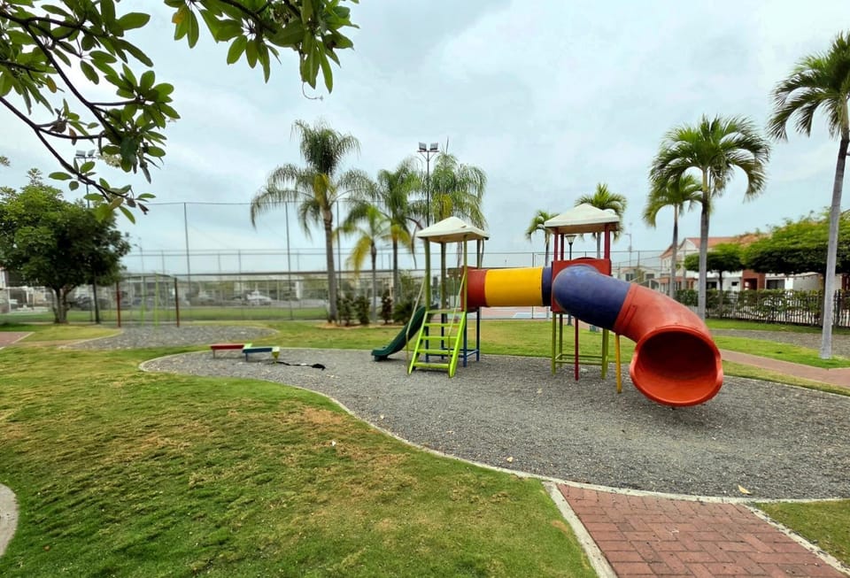 Casa Amplia, Piscina privada, Vía Samborondón, parrilla House in Guayaquil