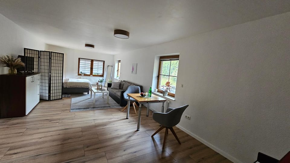 Bed, Living room, Photo of the whole room, Seating area, Dining area, Bedroom