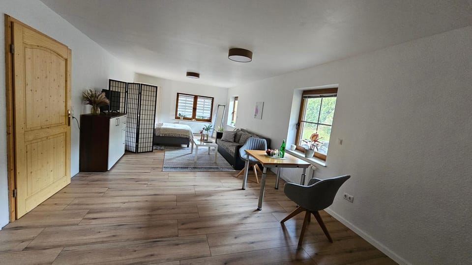 Bed, Living room, Photo of the whole room, Seating area, Dining area, minibar