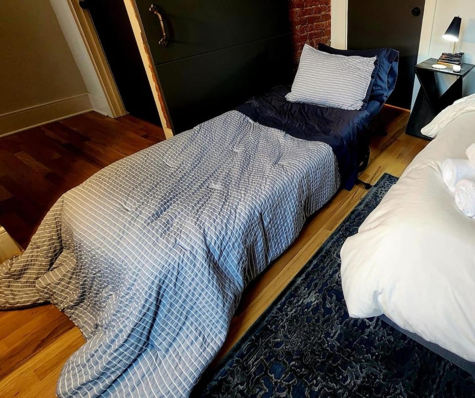 Historic Charm Modern Comfort Apartment in Over The Rhine