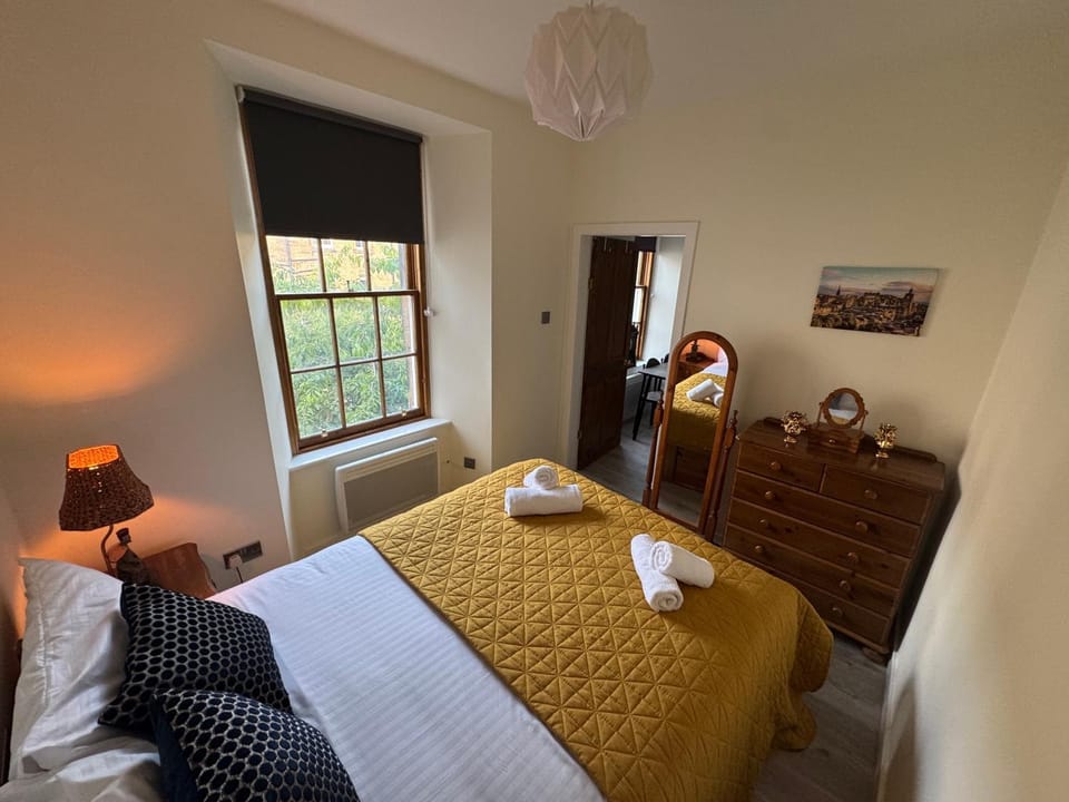 Bed, Living room