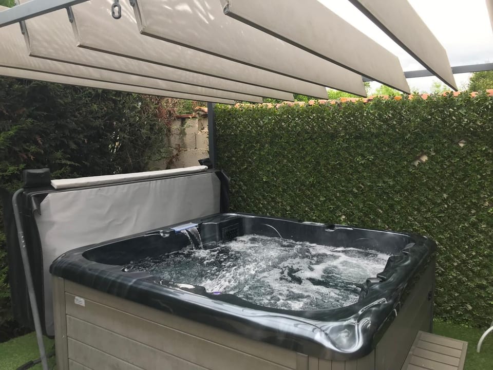 Hot Tub, Spa and wellness centre/facilities