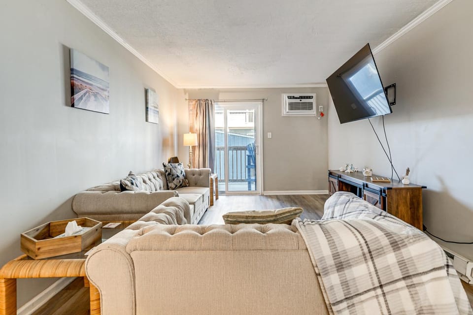 Walk to Ocean: North Topsail Beach Gem w/ Balcony! House in North Topsail Beach