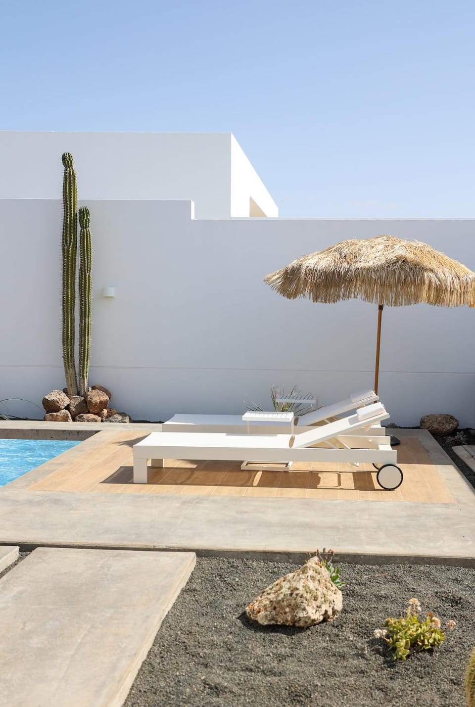 Pool view, Swimming pool, sunbed