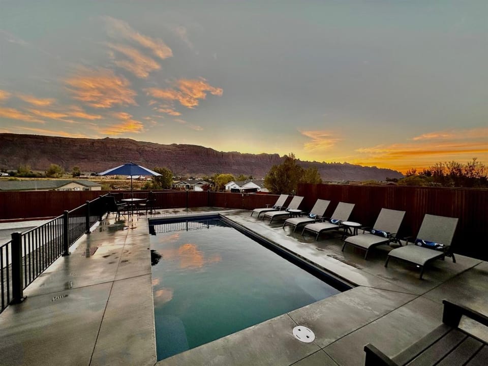 Moab Desert Escape Villa Luxury 5-Bedroom Retreat with Heated Pool House in Spanish Valley