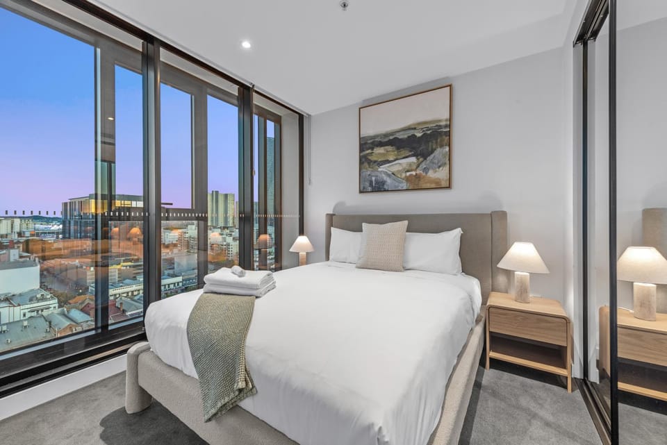 City Views 2BR Apt with Infinity Pool, Gym and Parking Apartment in Brisbane