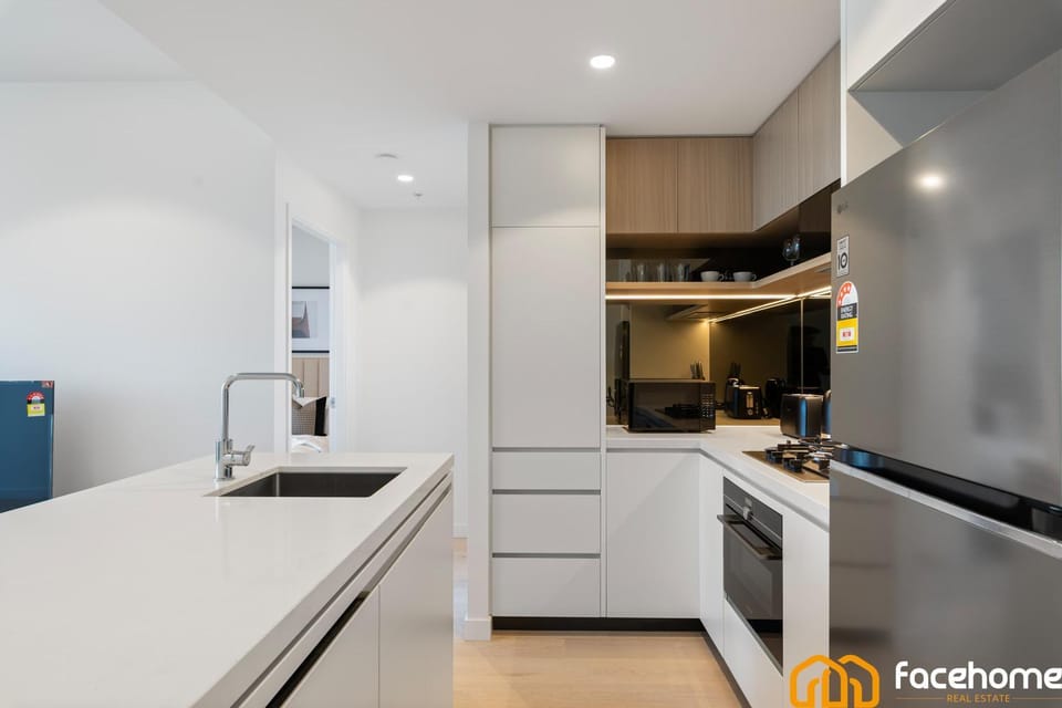 Elevated Luxury at QWR City & River Views Apartment in Brisbane City