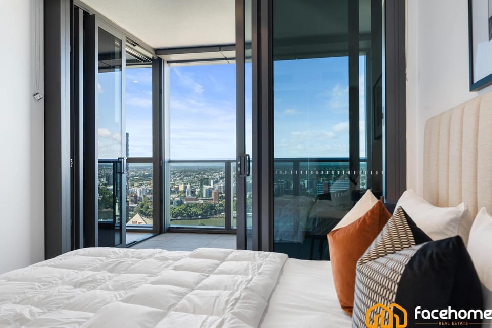 Elevated Luxury at QWR City & River Views Apartment in Brisbane City
