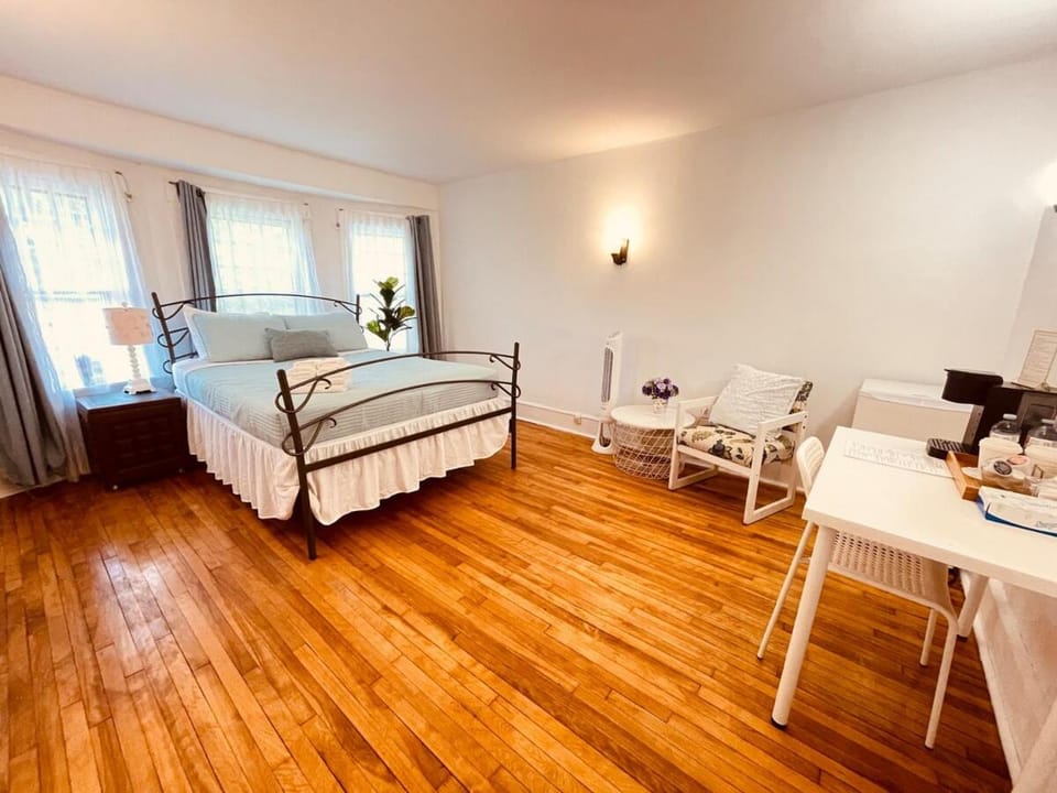 Prime and Precious location The Red House Room3 Bed and Breakfast in Charlottetown