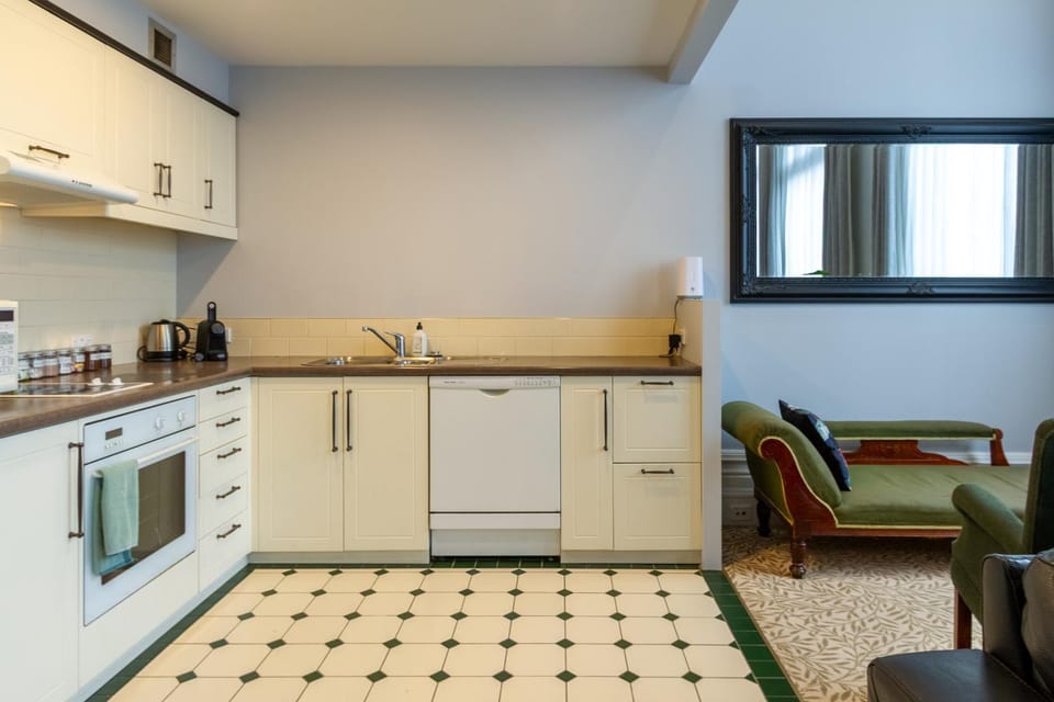 Kitchen or kitchenette, Living room, Seating area, stove