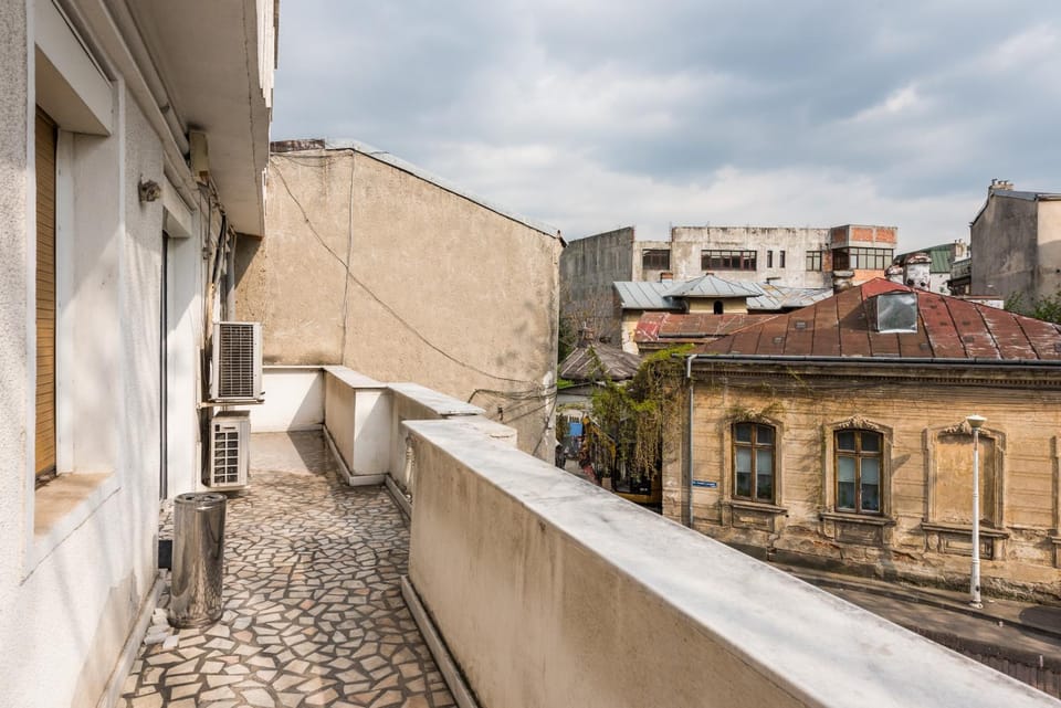 Neighbourhood, Balcony/Terrace, City view, Street view