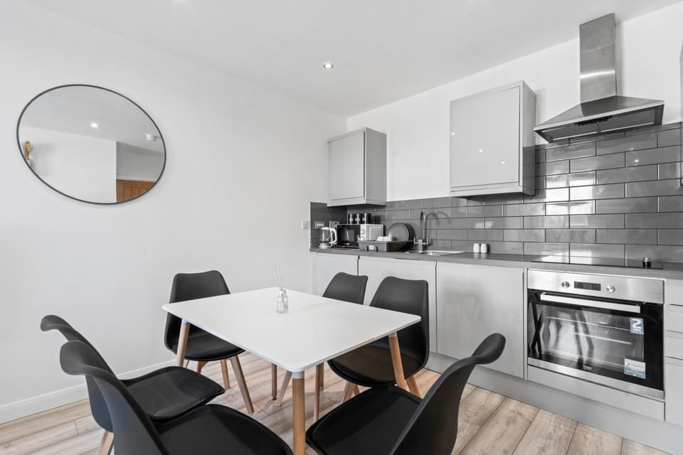 Kitchen or kitchenette, Seating area, Dining area, stove, toaster