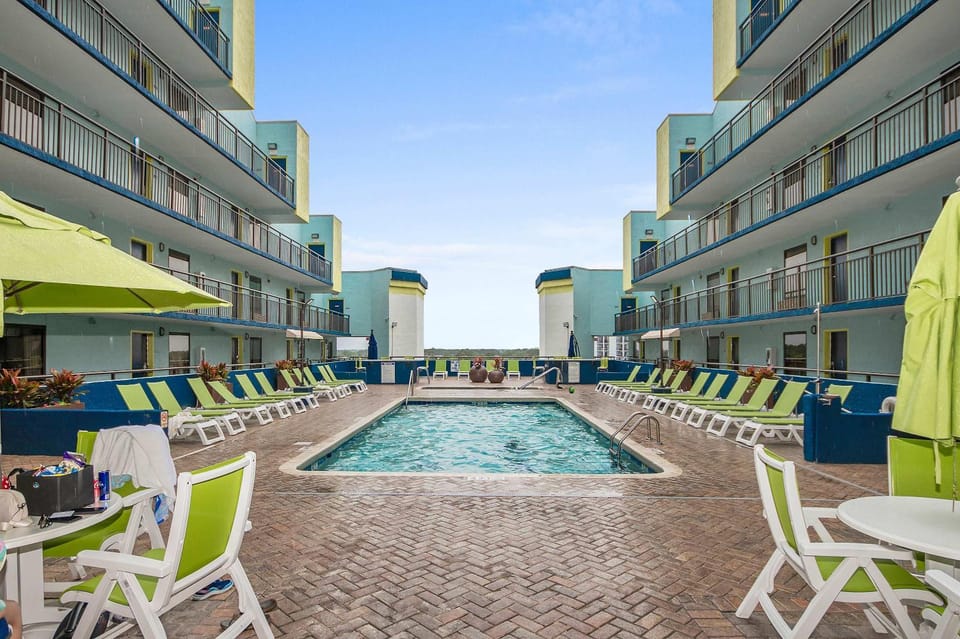 Beachy Gem Views Rooftop Pool M101 House in Myrtle Beach