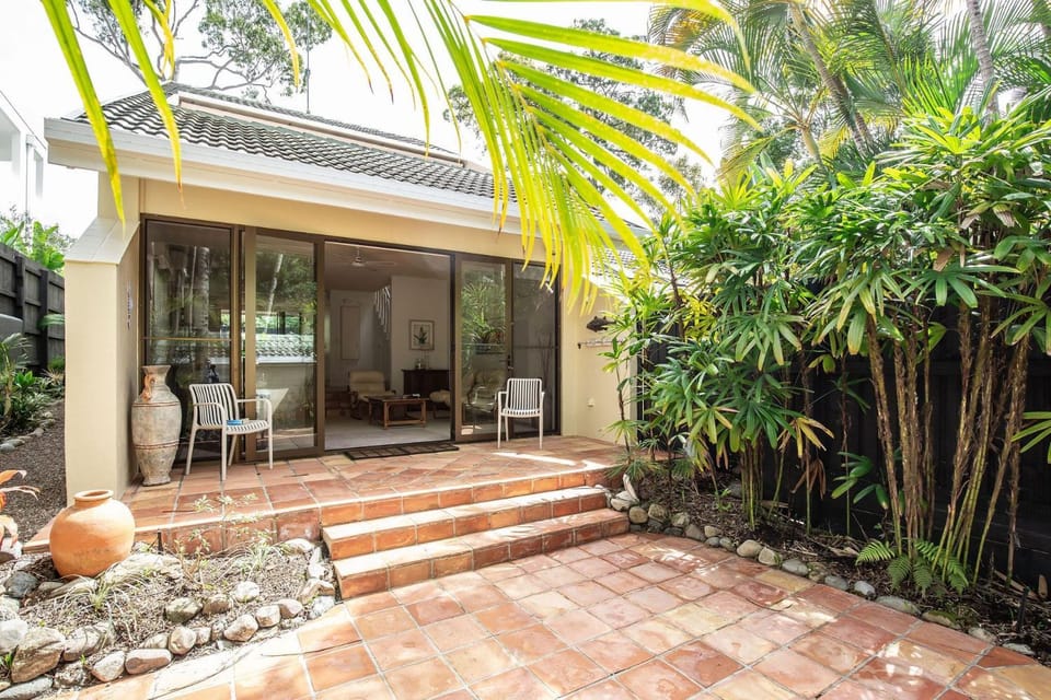 Property building, Patio, Balcony/Terrace