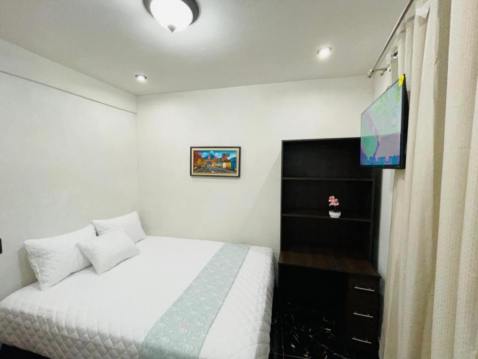 TV and multimedia, Photo of the whole room, Bedroom, wardrobe
