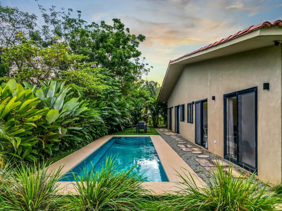 Property building, Garden, Garden view, Pool view, Swimming pool