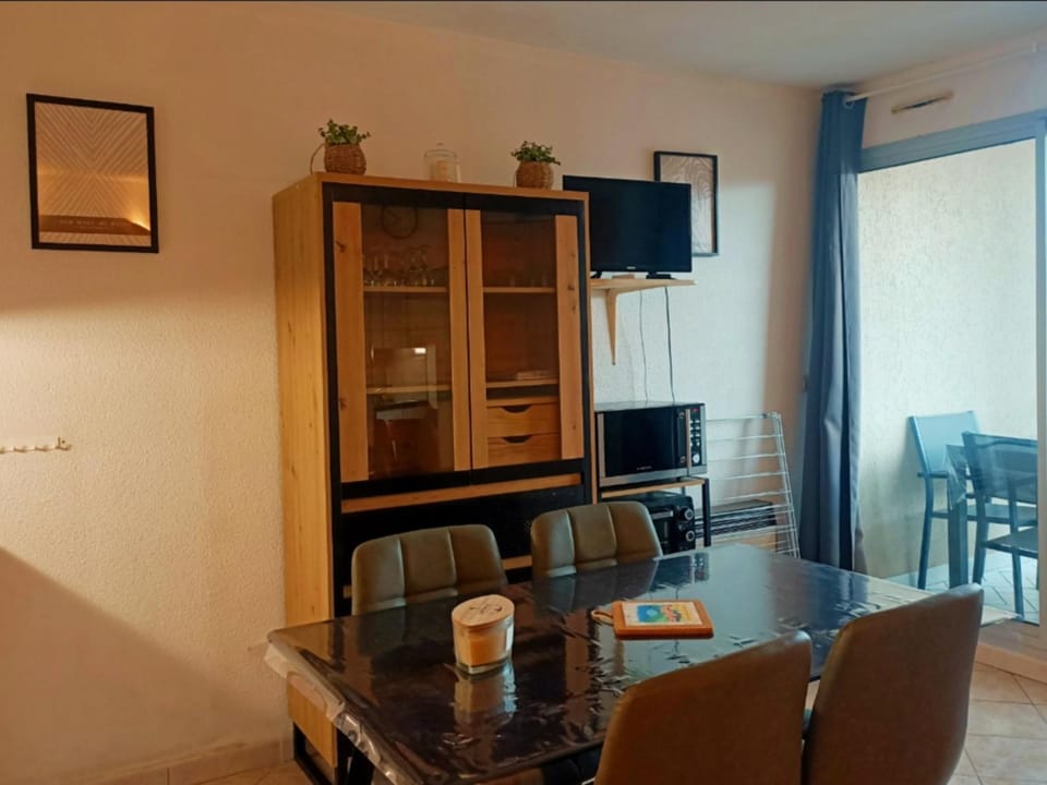Canet-en-Roussillon: Charmant T2 avec Clim et Parking, Plage à Proximité! - FR-1-794-163 Apartment in Canet-en-Roussillon