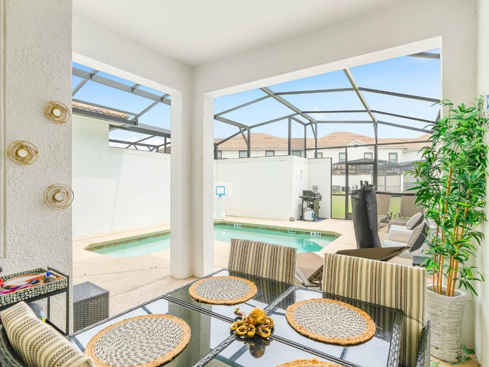 Patio, View (from property/room), Dining area, Pool view, Swimming pool