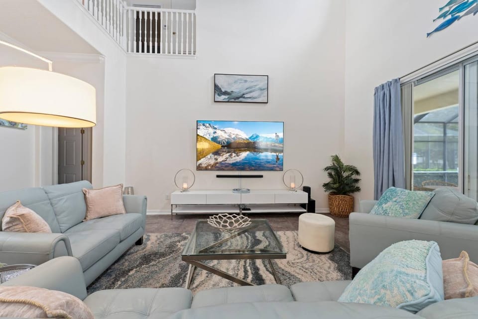 TV and multimedia, Living room, Photo of the whole room, Decorative detail, Seating area