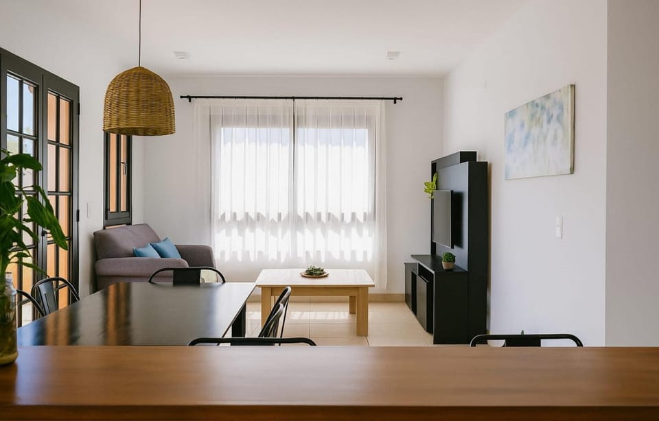 TV and multimedia, Living room, Seating area, Dining area