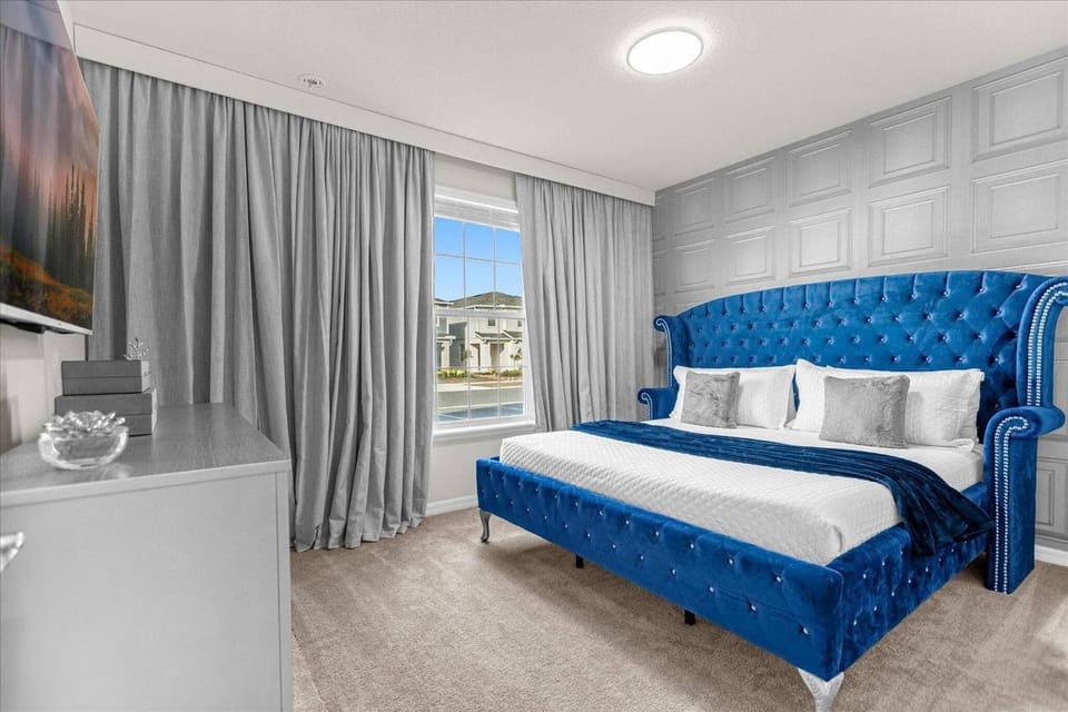 Bed, View (from property/room), Photo of the whole room, Bedroom