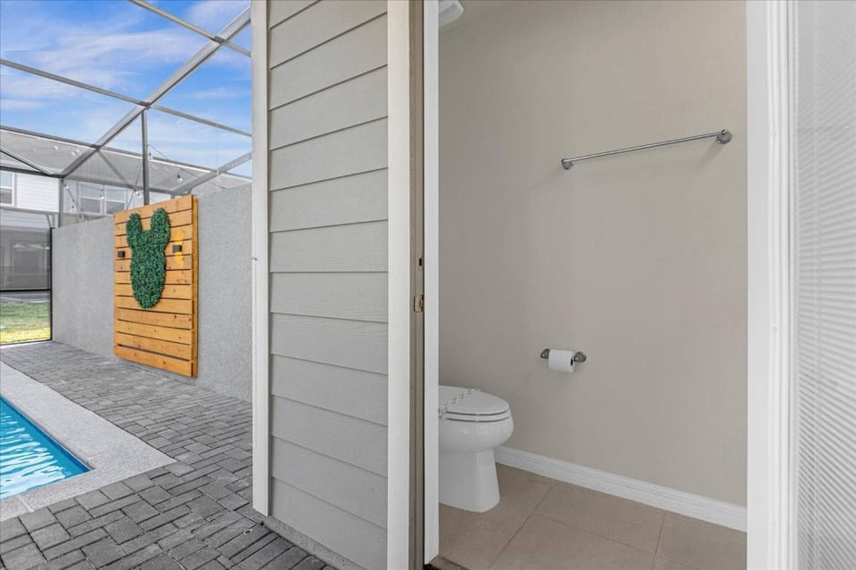 Toilet, Bathroom, On site, Swimming pool