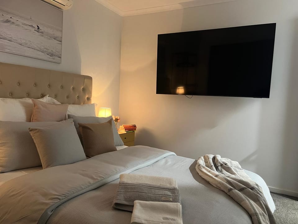 Guest Suite with Private Entry- 6 mins to Airport Apartment in Melbourne