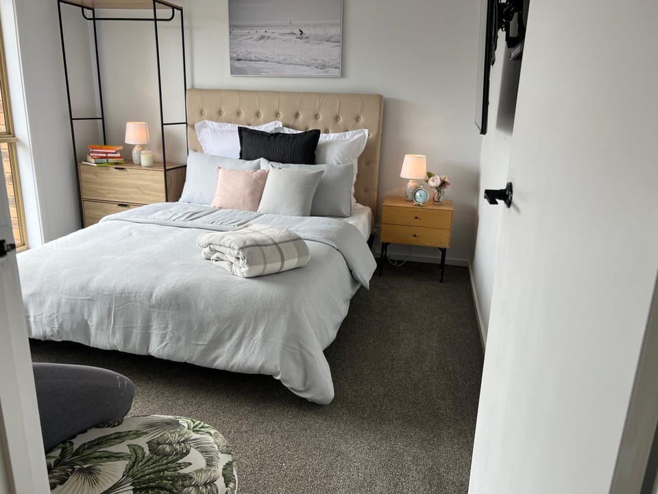 Guest Suite with Private Entry- 6 mins to Airport Apartment in Melbourne