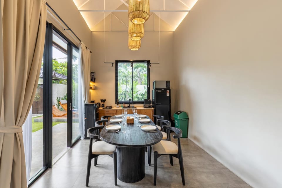 Seating area, Dining area