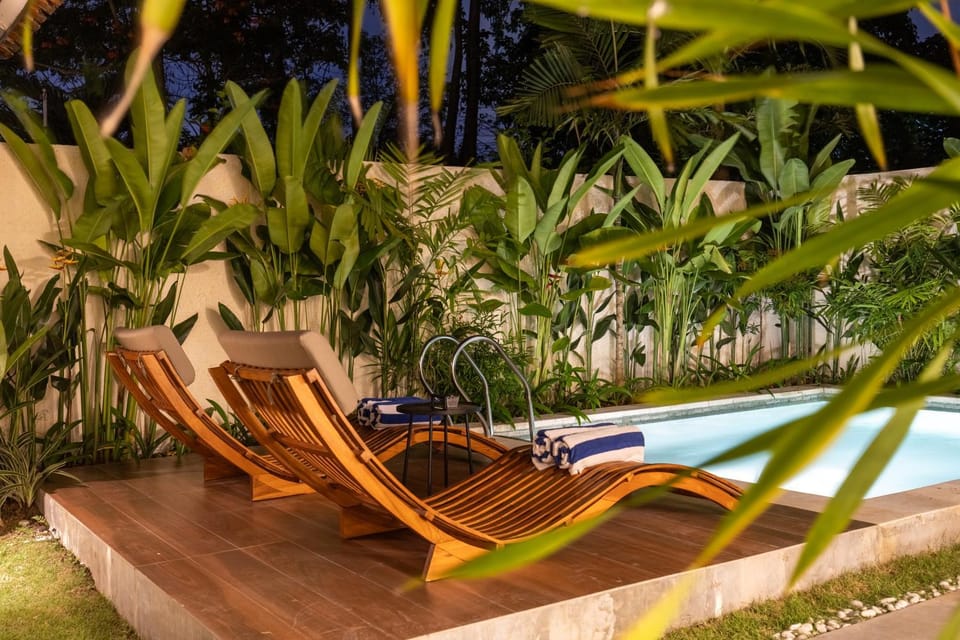 Pool view, Swimming pool, sunbed