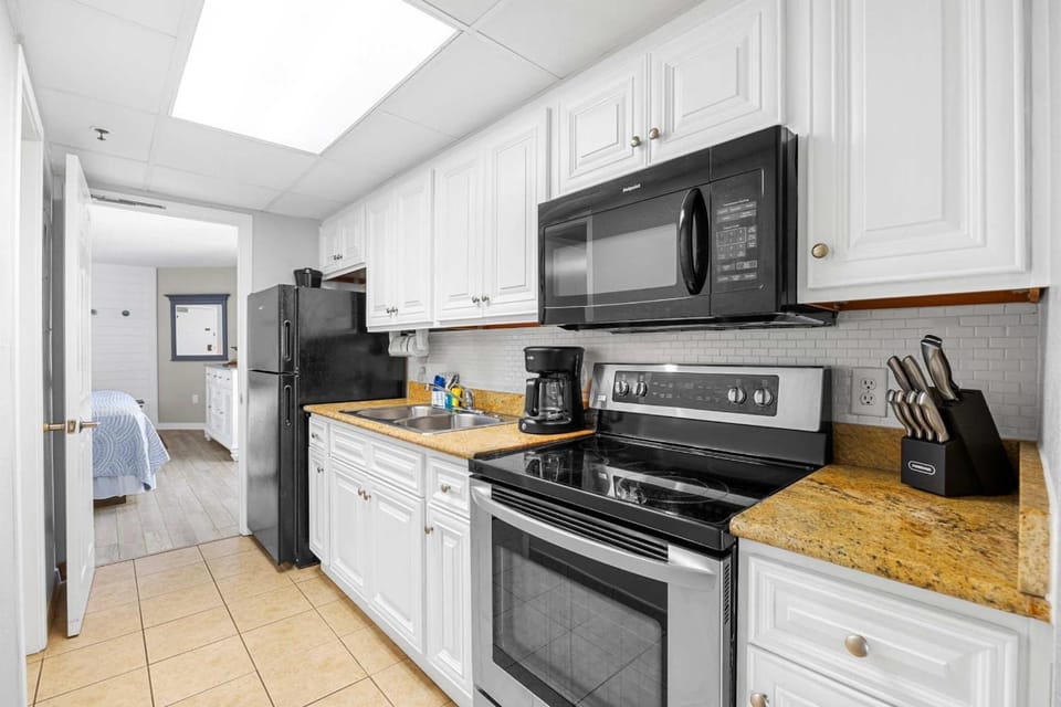 Oceanfront King ALL Amenities Pools Y52 House in Myrtle Beach