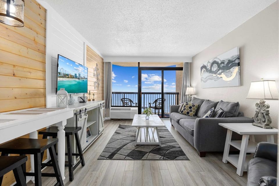 Oceanfront King ALL Amenities Pools Y52 House in Myrtle Beach