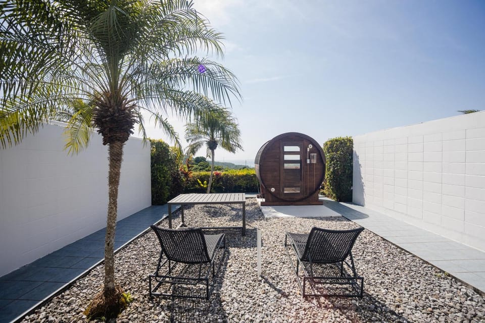 Day, Seating area