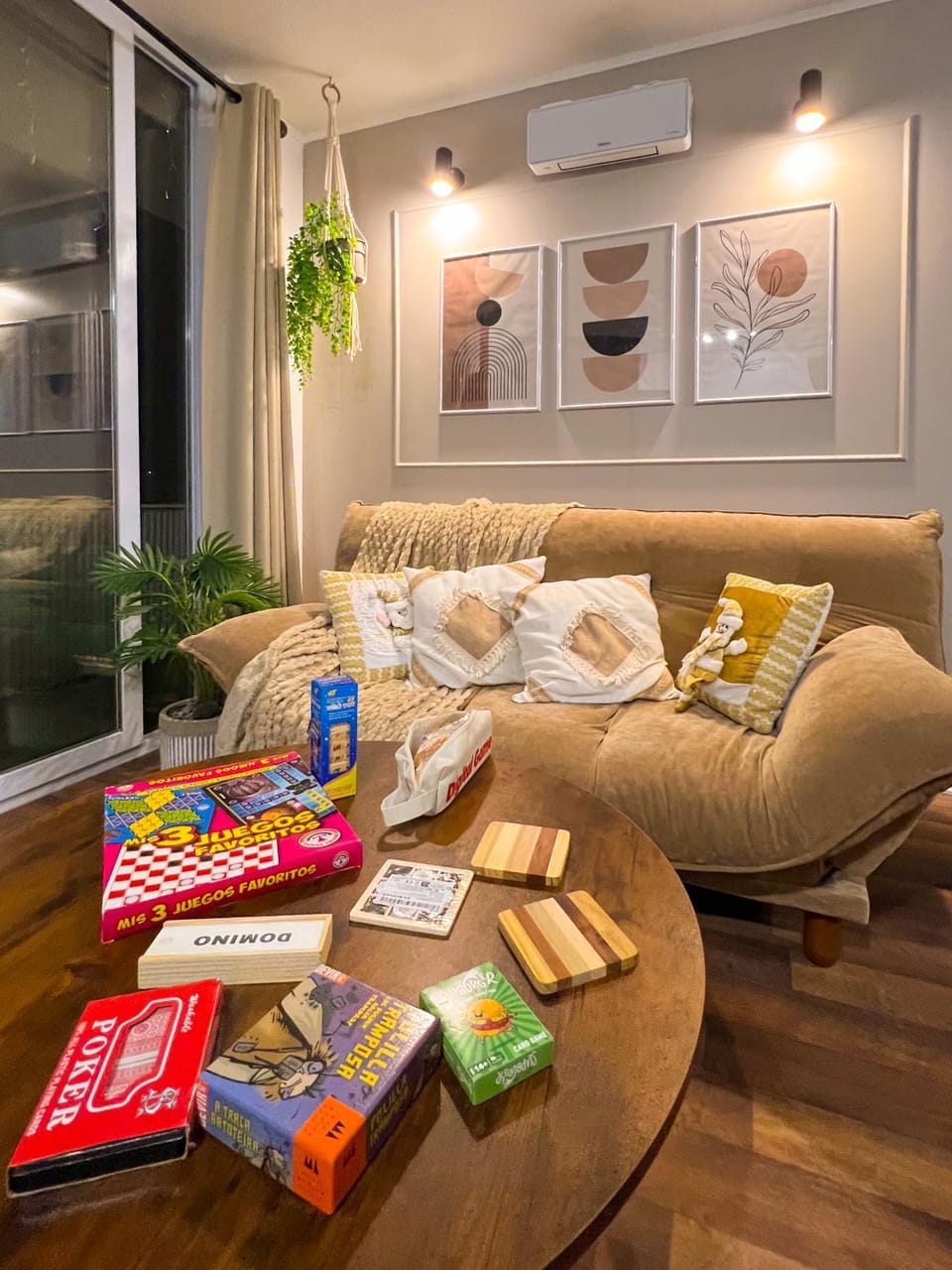 Living room, Seating area